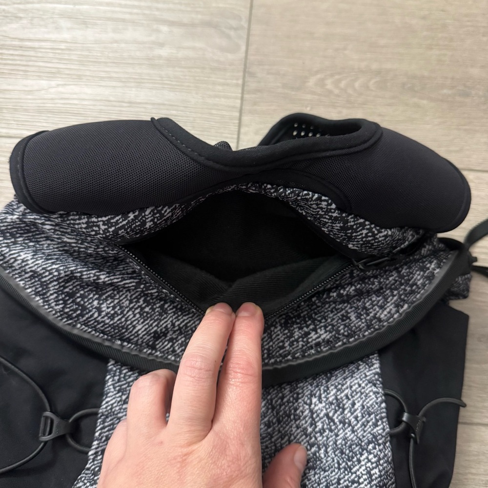 Lululemon Black and Light Gray Hiking Backpack - Picture 9 of 15